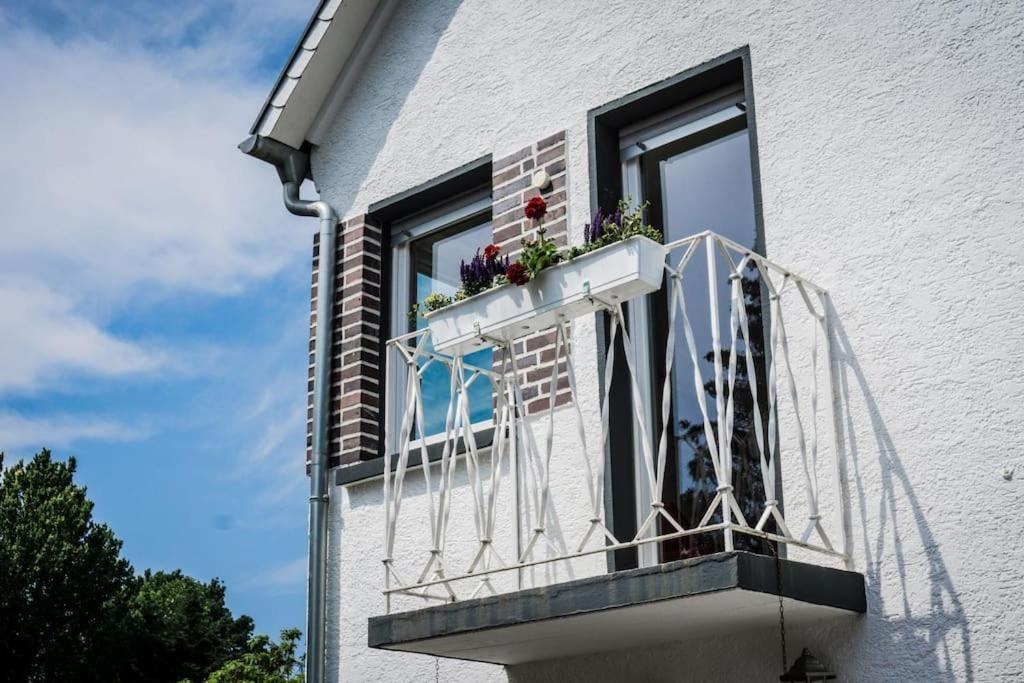 Schoenes Haus Mit Grossem Garten ซิลิเงนชตัดท์ ภายนอก รูปภาพ