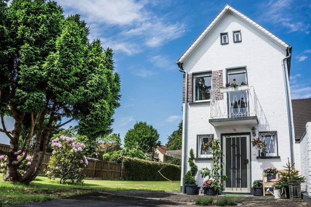 Schoenes Haus Mit Grossem Garten ซิลิเงนชตัดท์ ภายนอก รูปภาพ