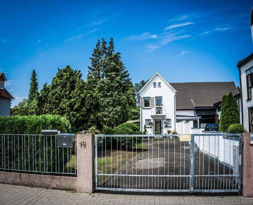 Schoenes Haus Mit Grossem Garten ซิลิเงนชตัดท์ ภายนอก รูปภาพ